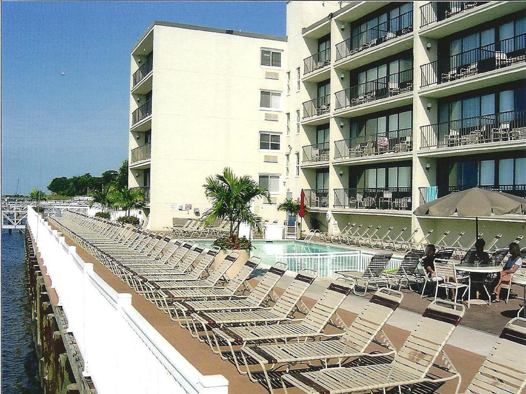 Pier 4 Hotel Somers Point Exterior photo