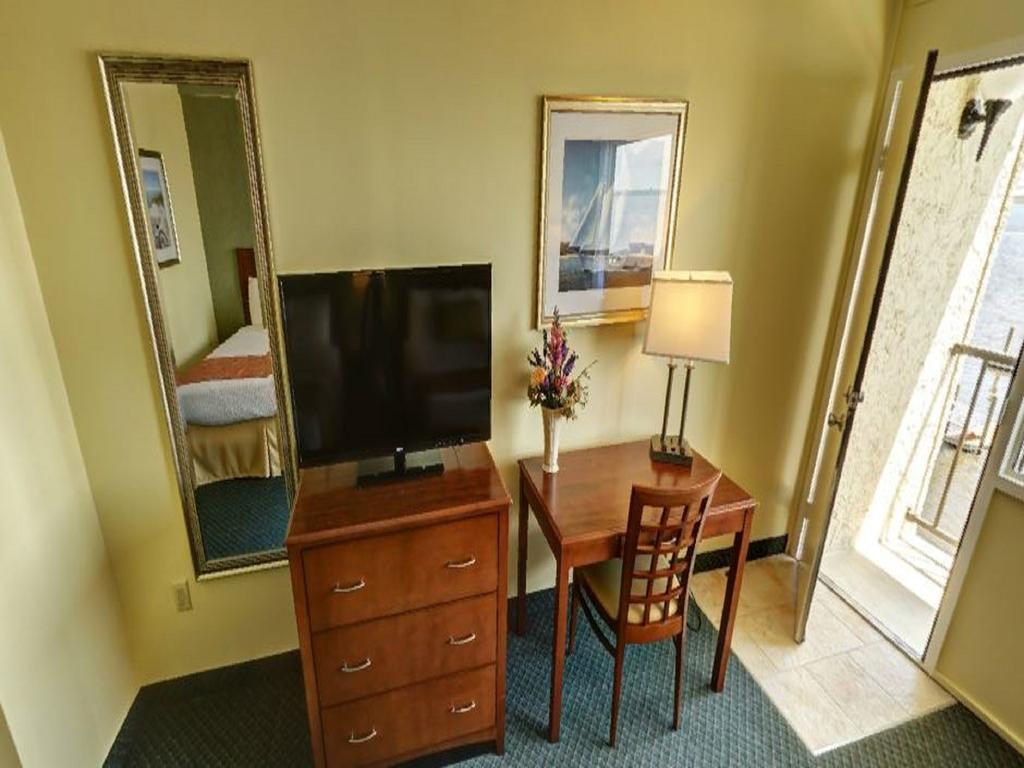 Pier 4 Hotel Somers Point Room photo